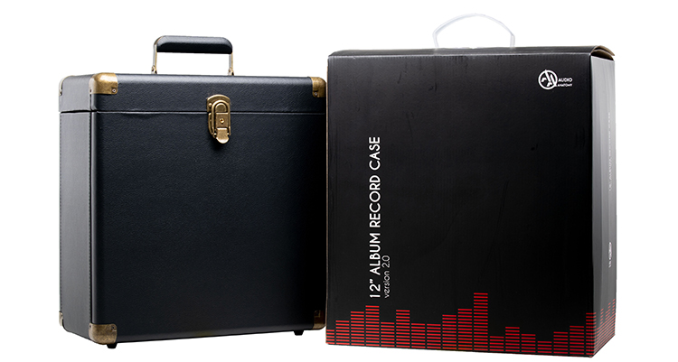 audio-anatomy_Vinyl-Record-Case_12“-Black-Retro-Style_with_package Carbon Fibre Brush Silver in Packaging